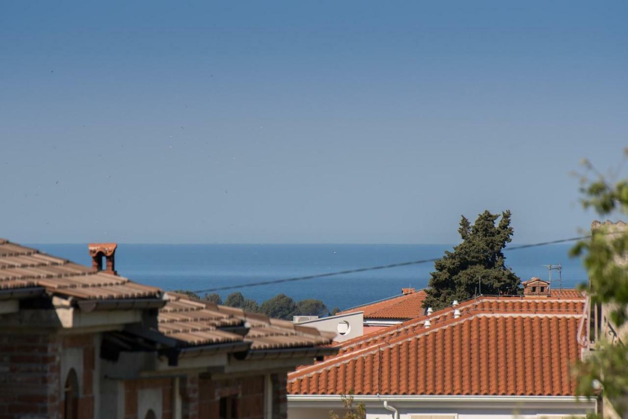 Apartment Bruneta 1 With Sea View Tar-Vabriga Exterior photo